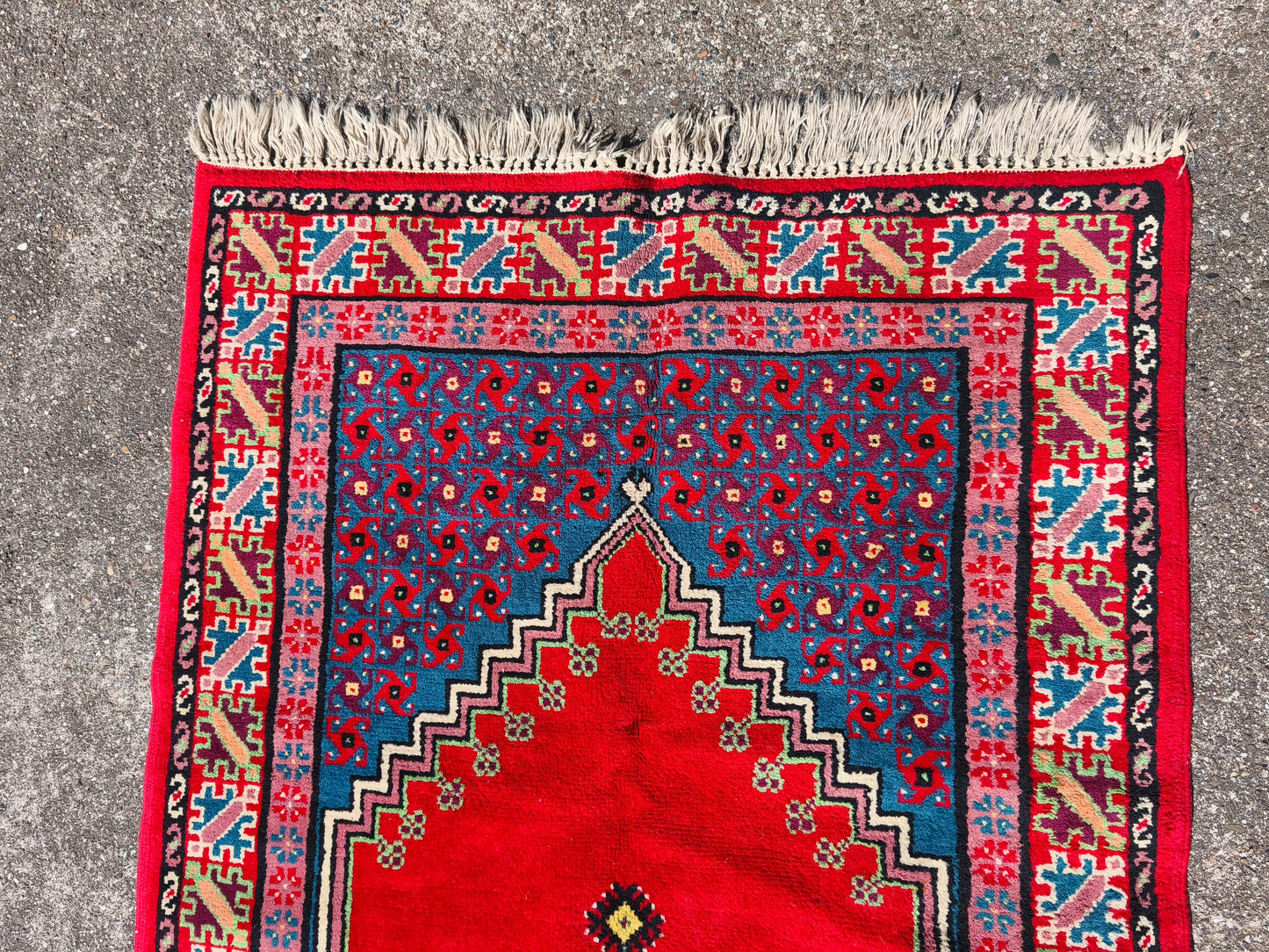 Used Tunesian Made Carpet 190cmx102cm / 6.2x3.34 feet