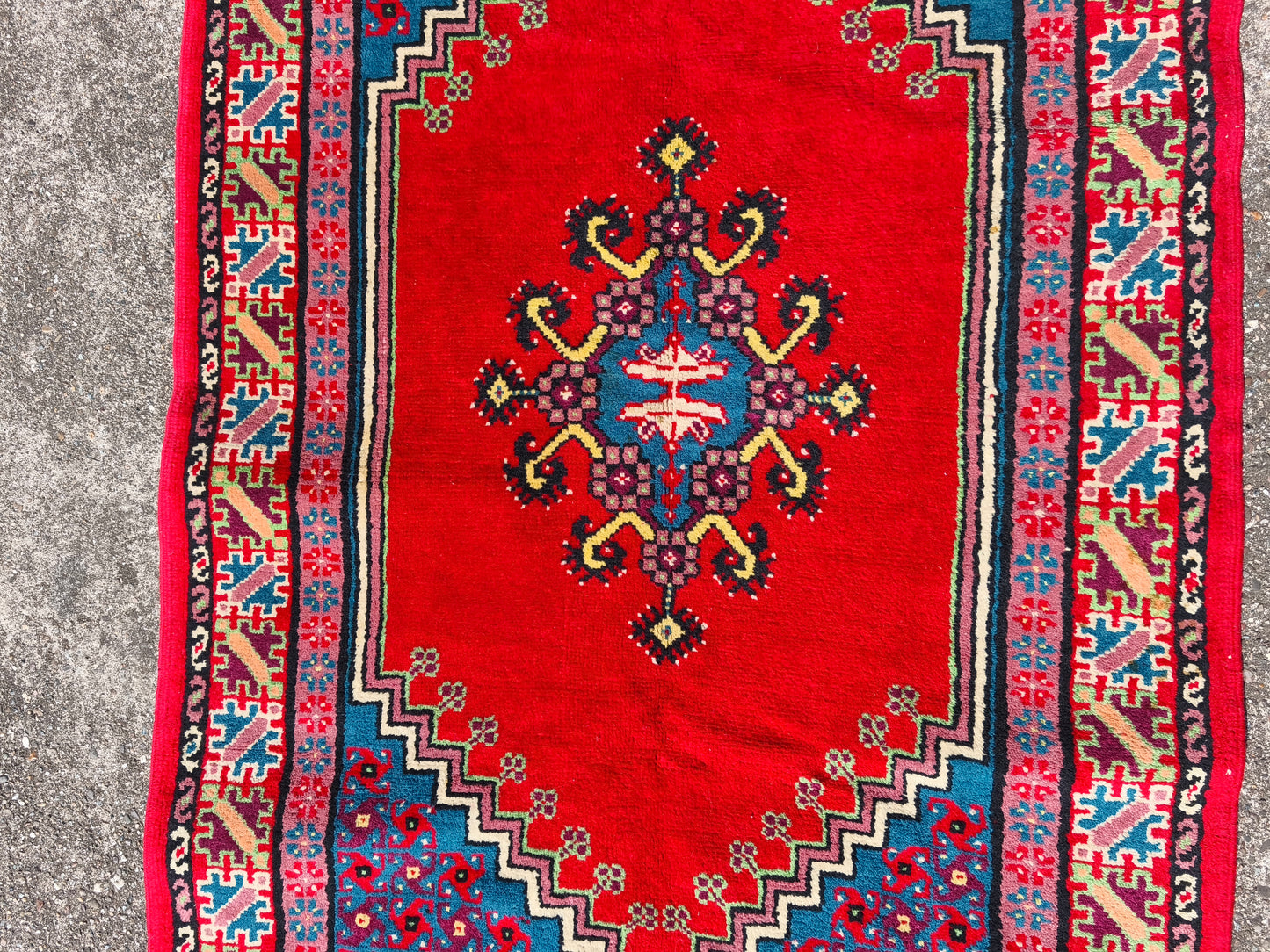 Used Tunesian Made Carpet 190cmx102cm / 6.2x3.34 feet