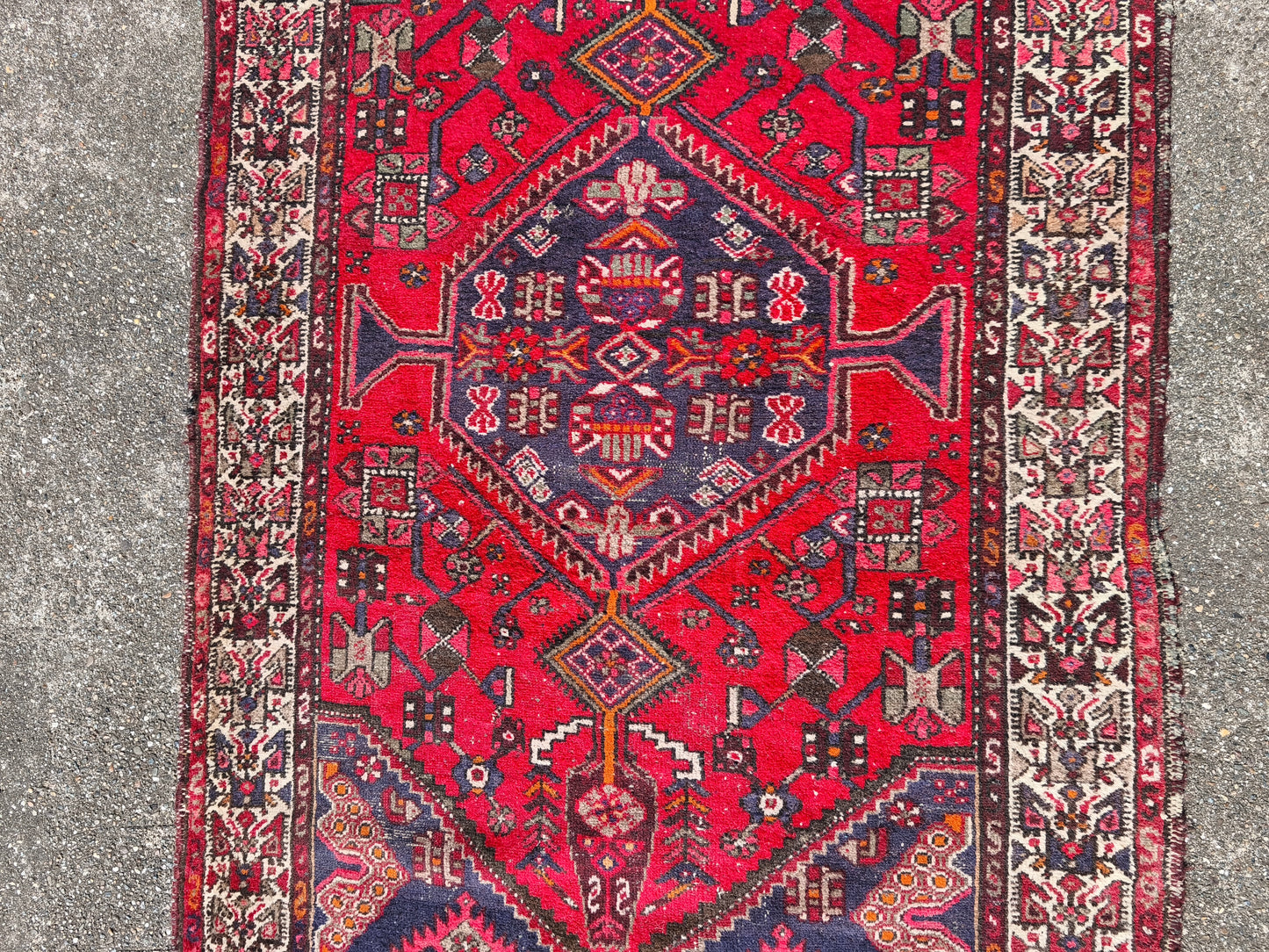 Used Iraqi Made "Hamadan" Carpet 202cmx132cm / 6,6x4,4 feet.