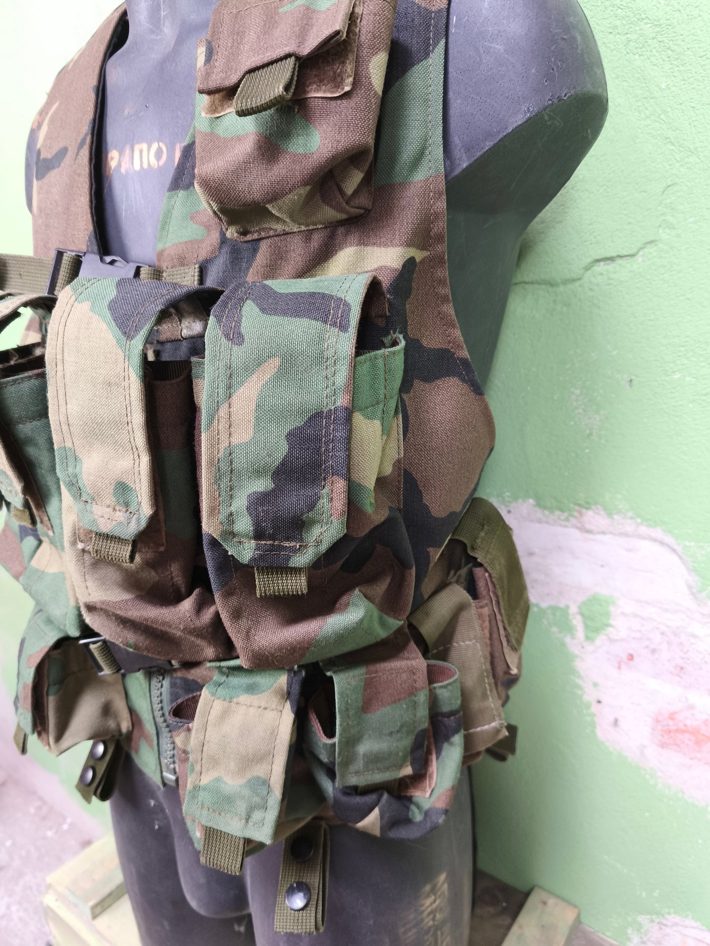 Early SRVV "Alfa" Unloading Vest Woodland FSB