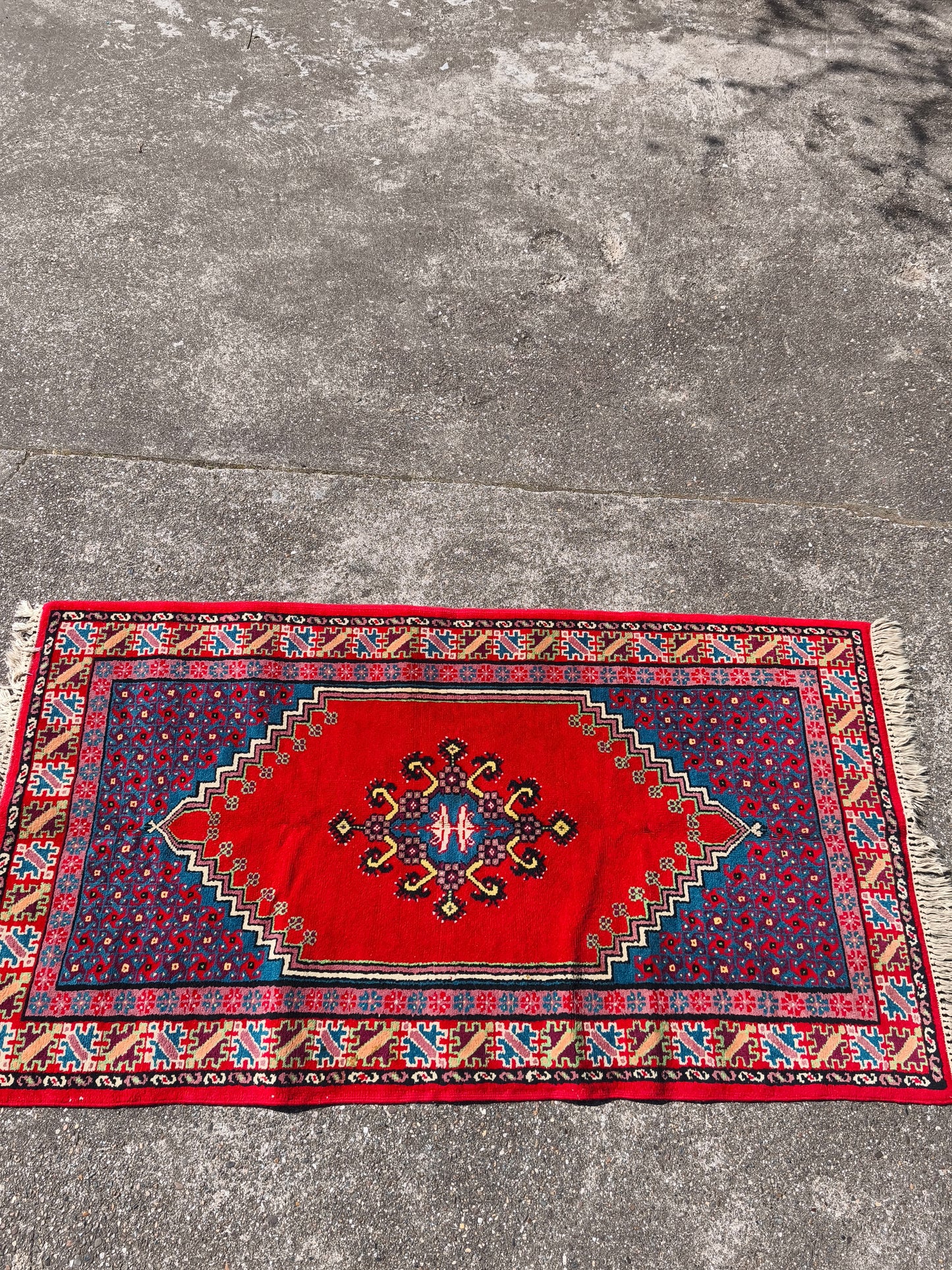 Used Tunesian Made Carpet 190cmx102cm / 6.2x3.34 feet