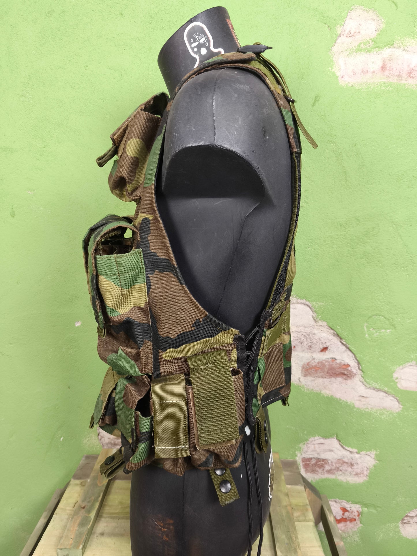 Early SRVV "Alfa" Unloading Vest Woodland FSB