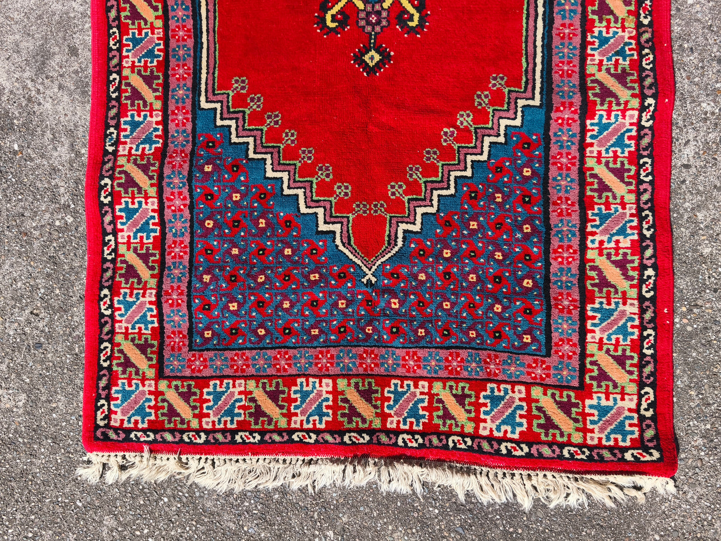 Used Tunesian Made Carpet 190cmx102cm / 6.2x3.34 feet