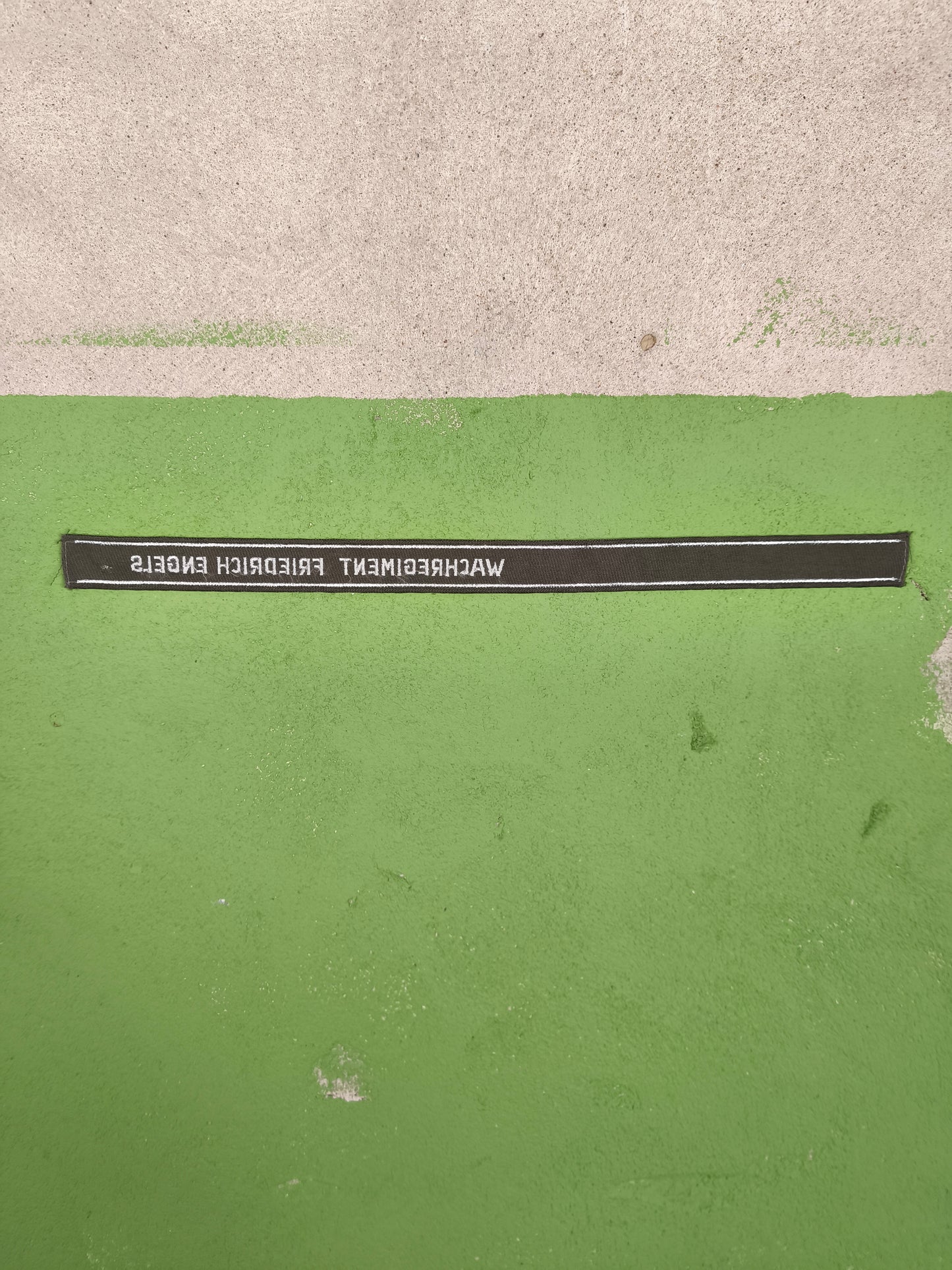 DDR Armband "WACHREGIMENT FRIEDERICH ENGELS"