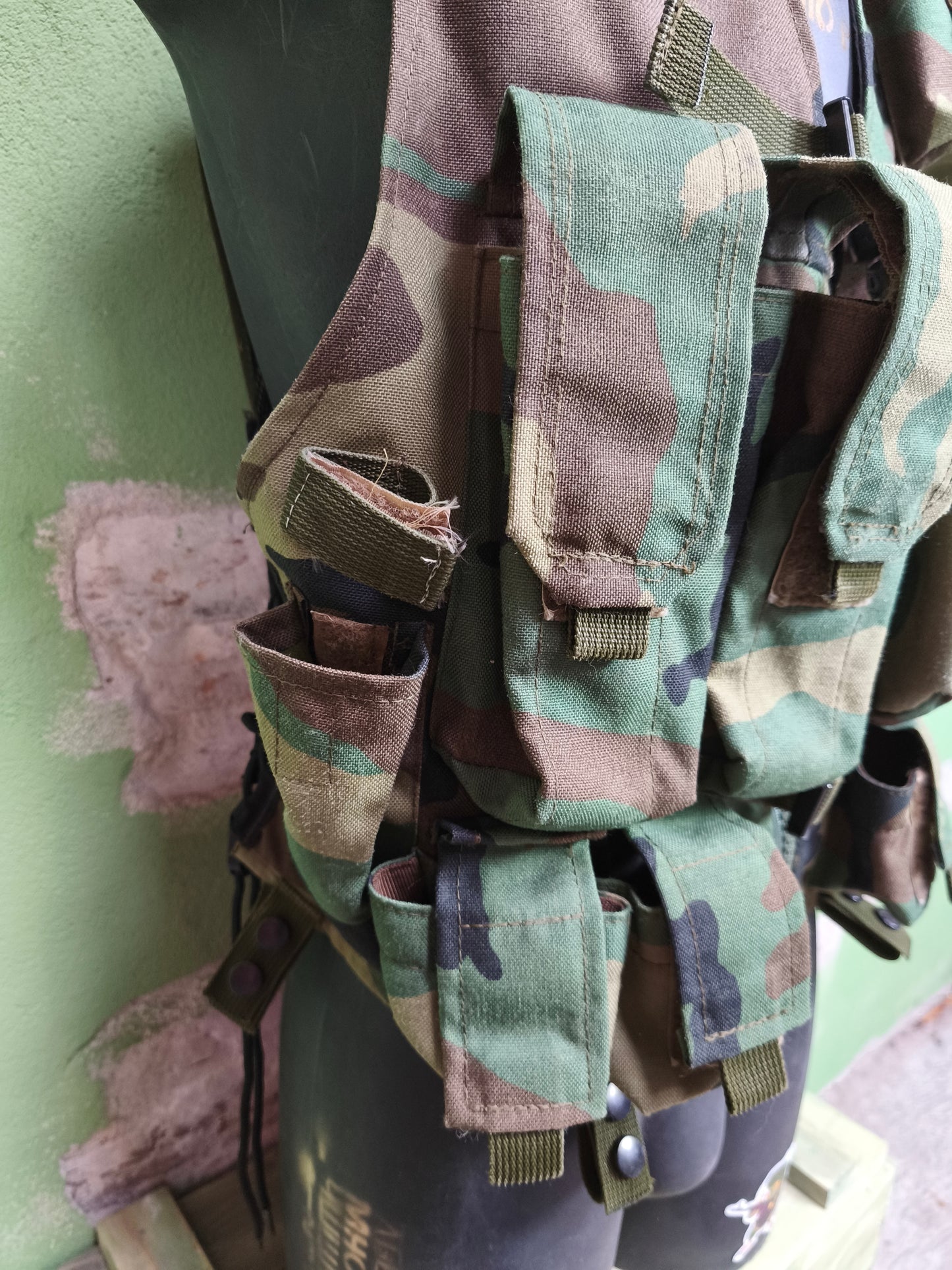 Early SRVV "Alfa" Unloading Vest Woodland FSB