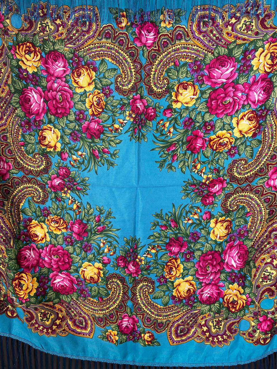 Traditional Russian Floral Shawl
Pavlovo Posad / Русский цветочный платок [100x100cm]