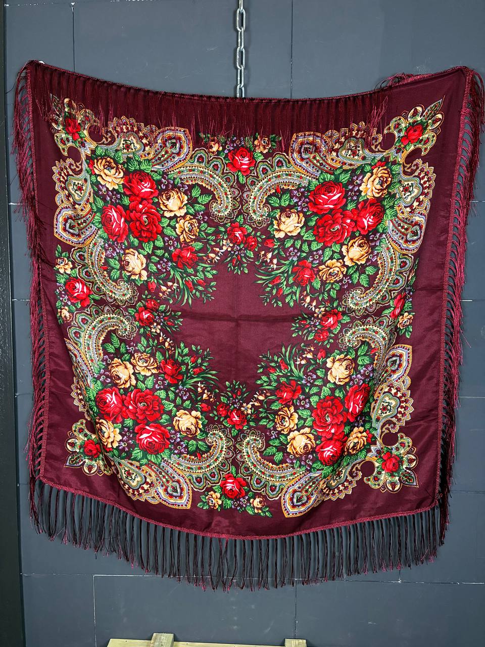 Traditional Russian Floral Shawl
Pavlovo Posad / Русский цветочный платок [100x100cm]