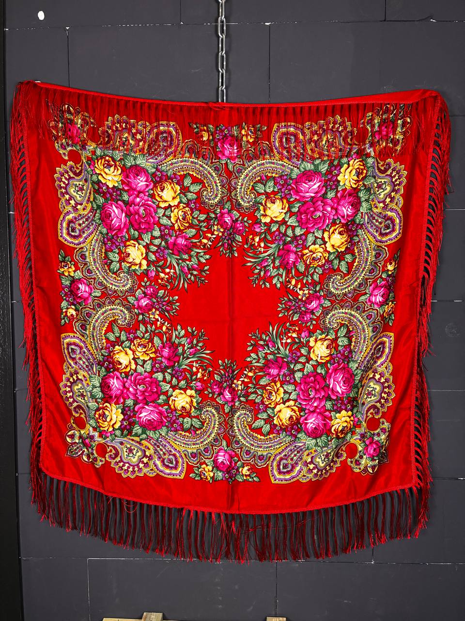 Traditional Russian Floral Shawl
Pavlovo Posad / Русский цветочный платок [100x100cm]
