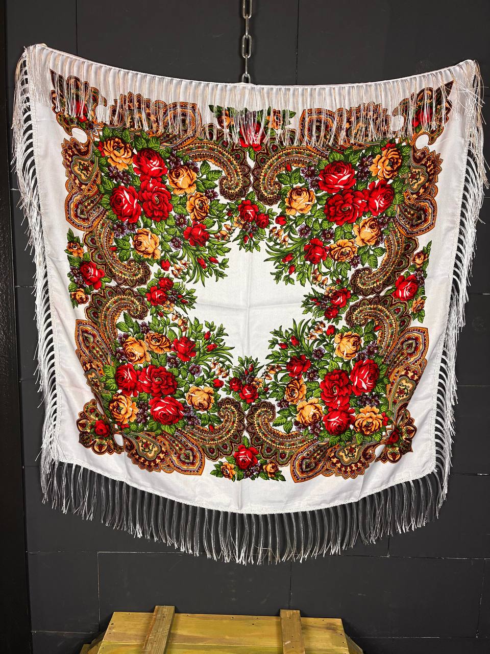 Traditional Russian Floral Shawl
Pavlovo Posad / Русский цветочный платок [100x100cm]