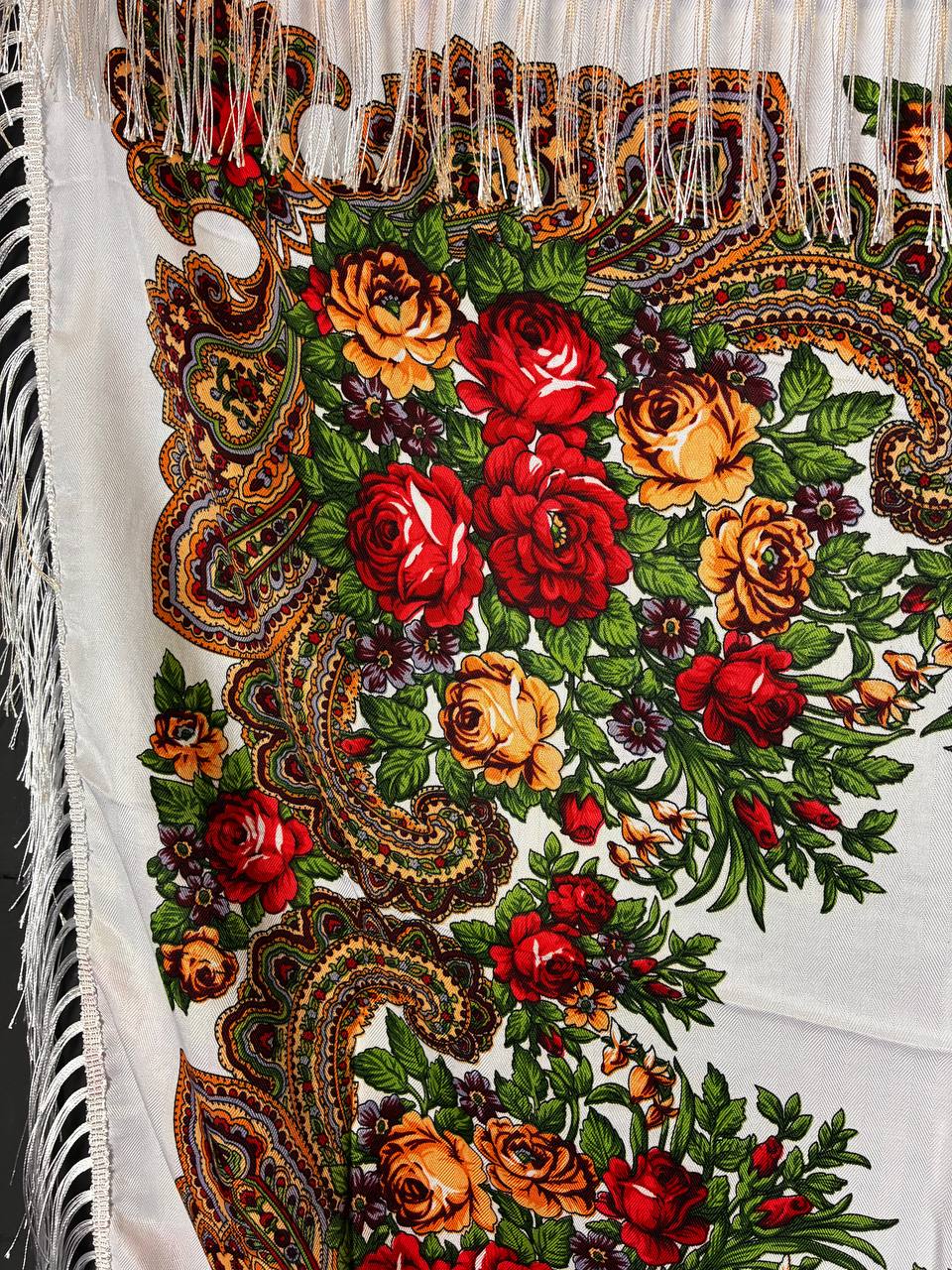 Traditional Russian Floral Shawl
Pavlovo Posad / Русский цветочный платок [100x100cm]
