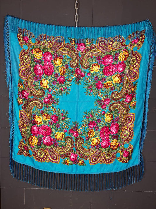 Traditional Russian Floral Shawl
Pavlovo Posad / Русский цветочный платок [100x100cm]