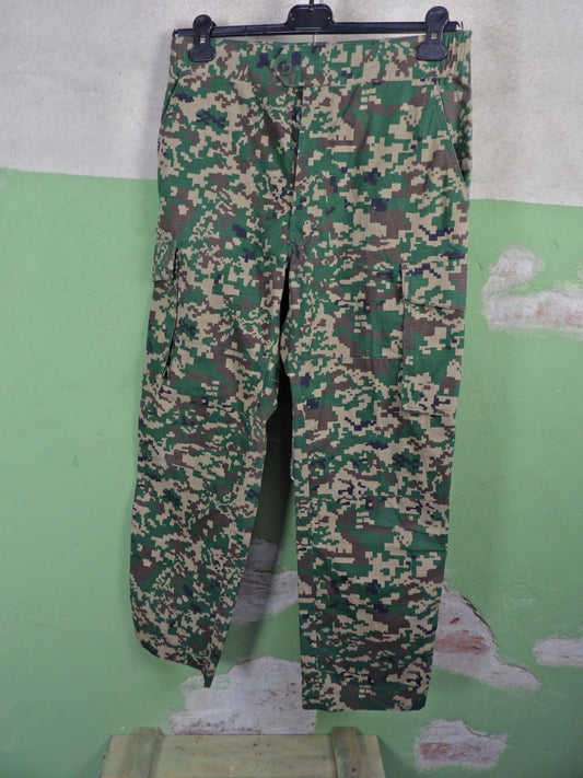 Issued 2015 Malaysian Tentera Darat Digital Camo 46-48 (M)