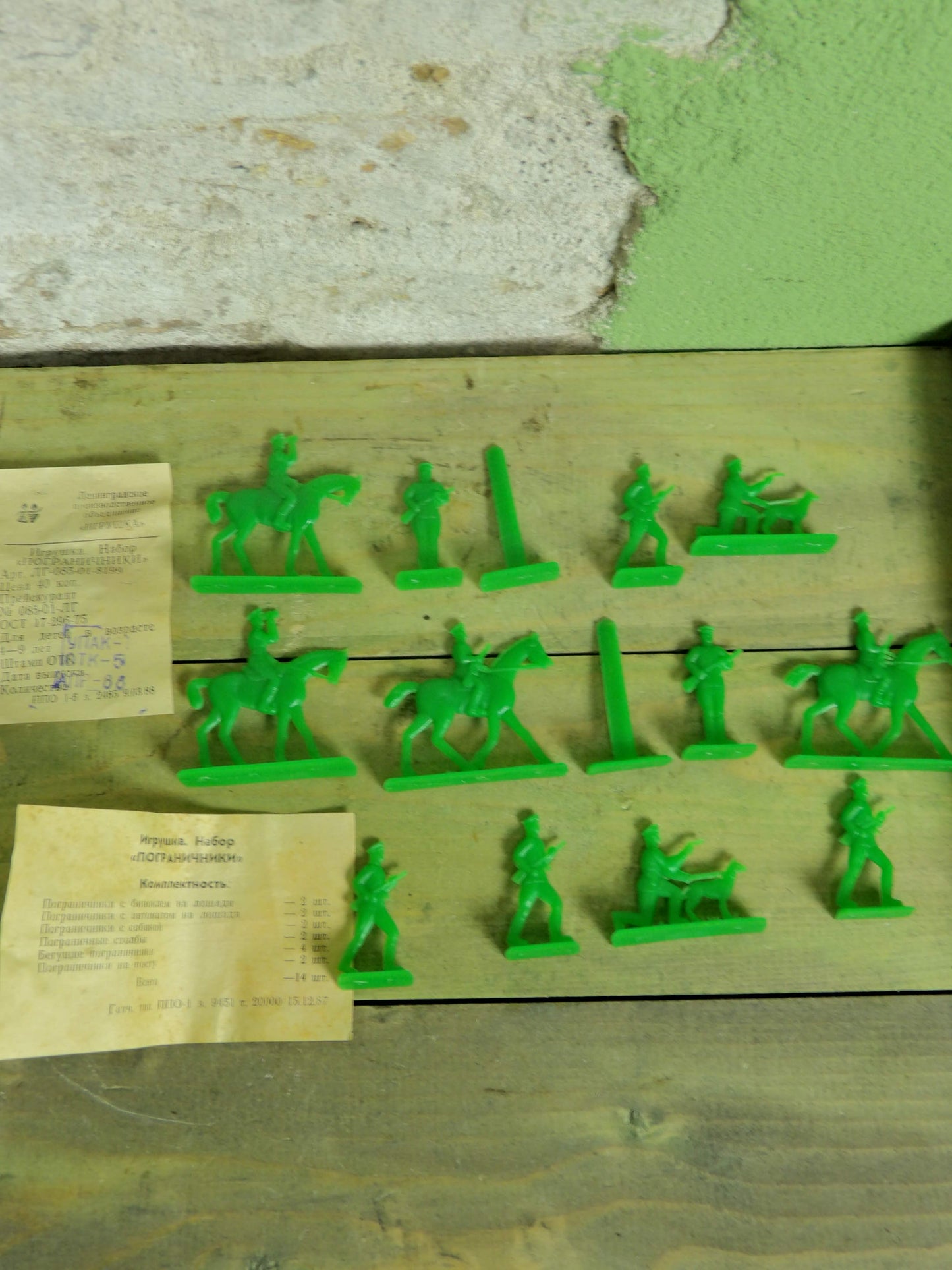 Soviet Plastic Toy Sets / Soldiers