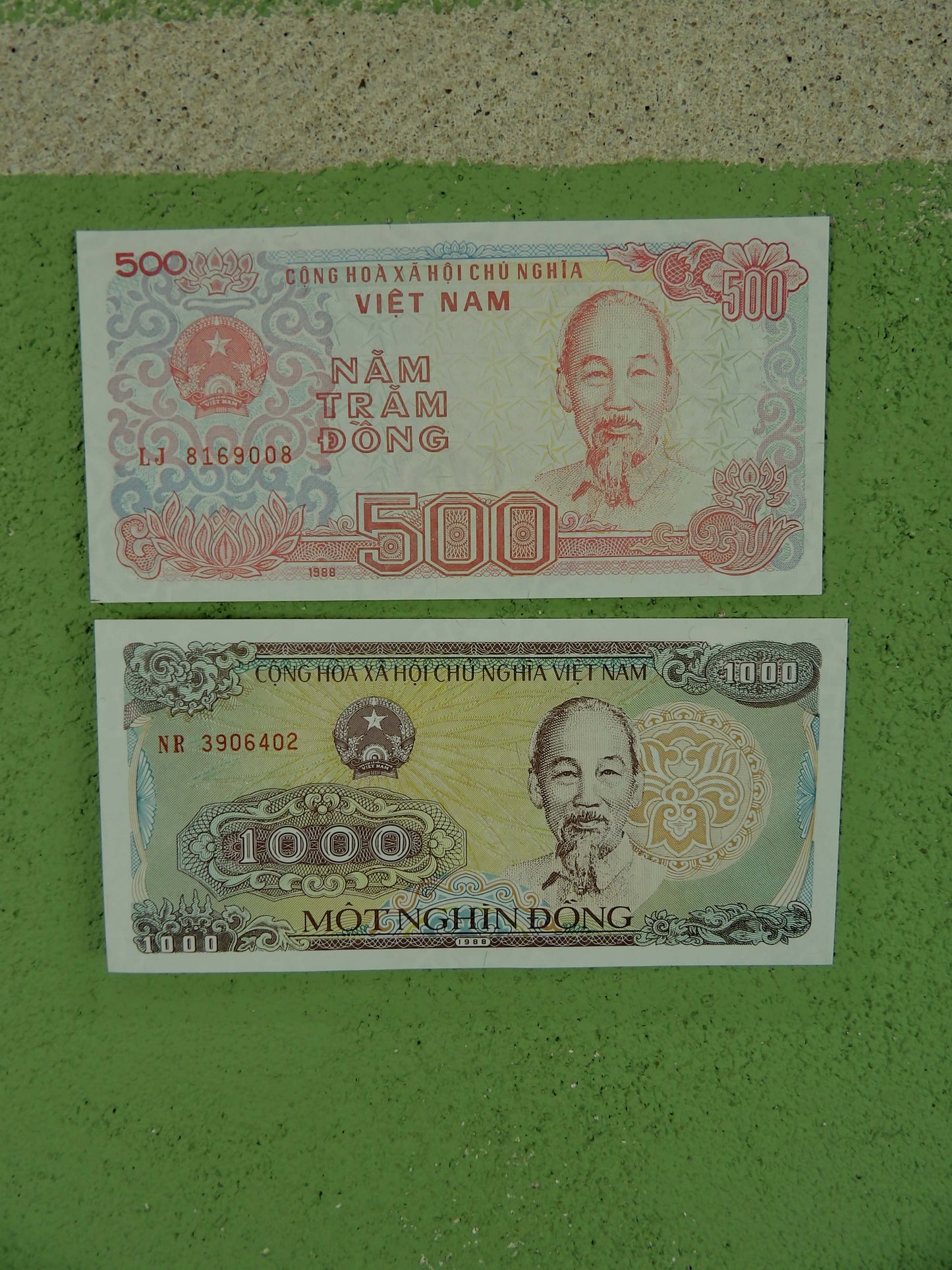 1988 Vietnamese Đồng Banknote Set 500 & 1,000 Đồng