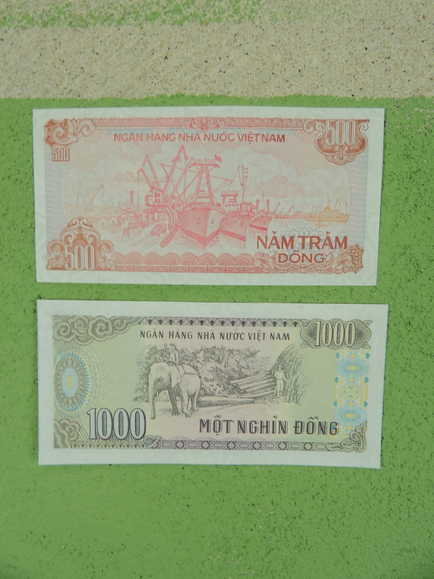 1988 Vietnamese Đồng Banknote Set 500 & 1,000 Đồng