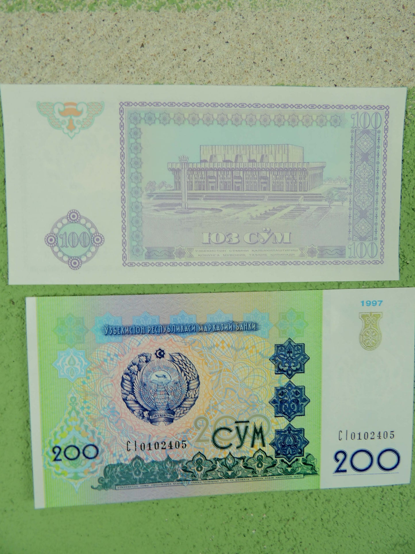 1994-1997 Uzbekistan Soʻm Banknote Set 100 & 200 Soʻm