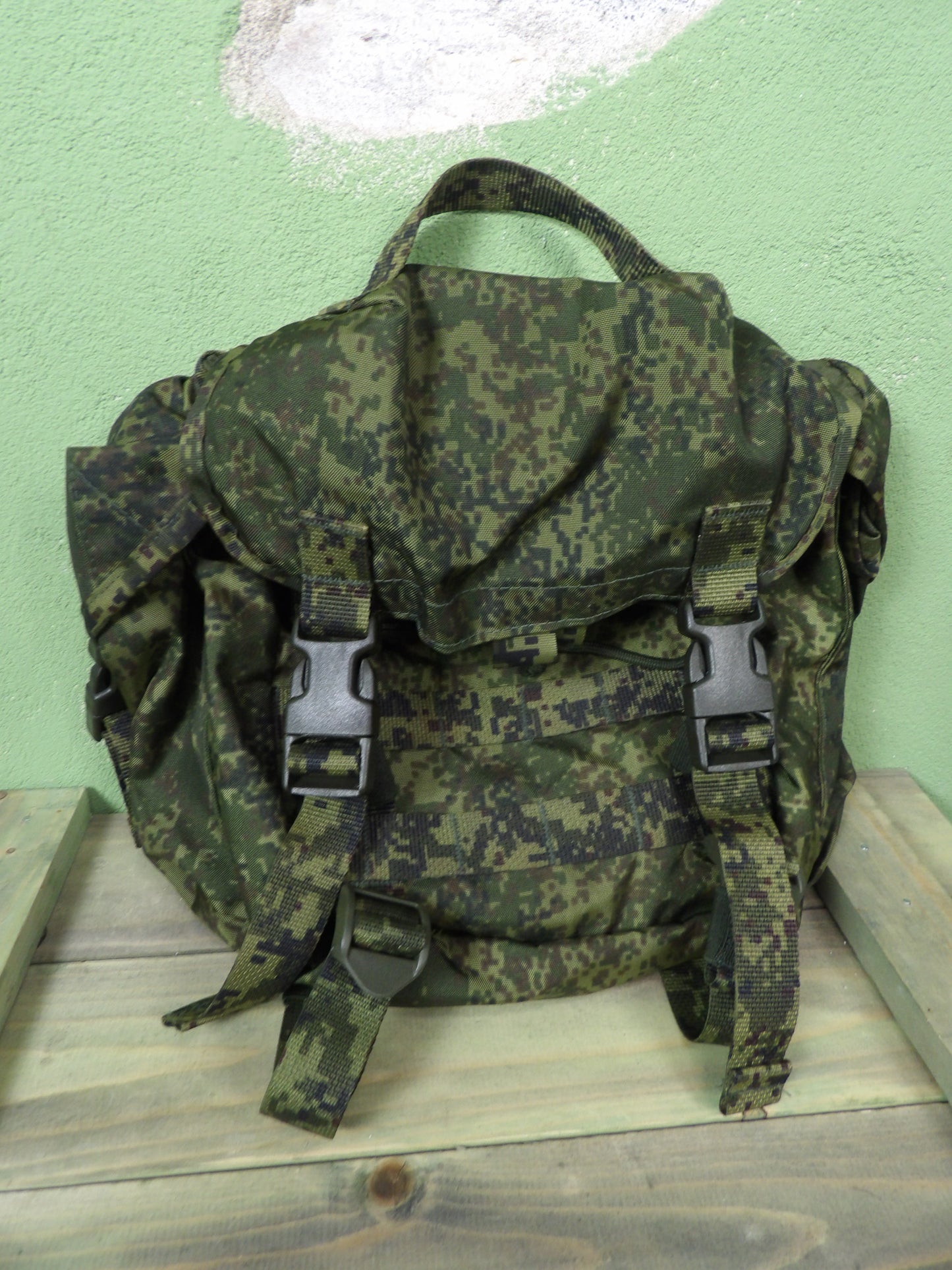Unissued Russian EMR Techinkom 7L Molle Carry Pack EMR