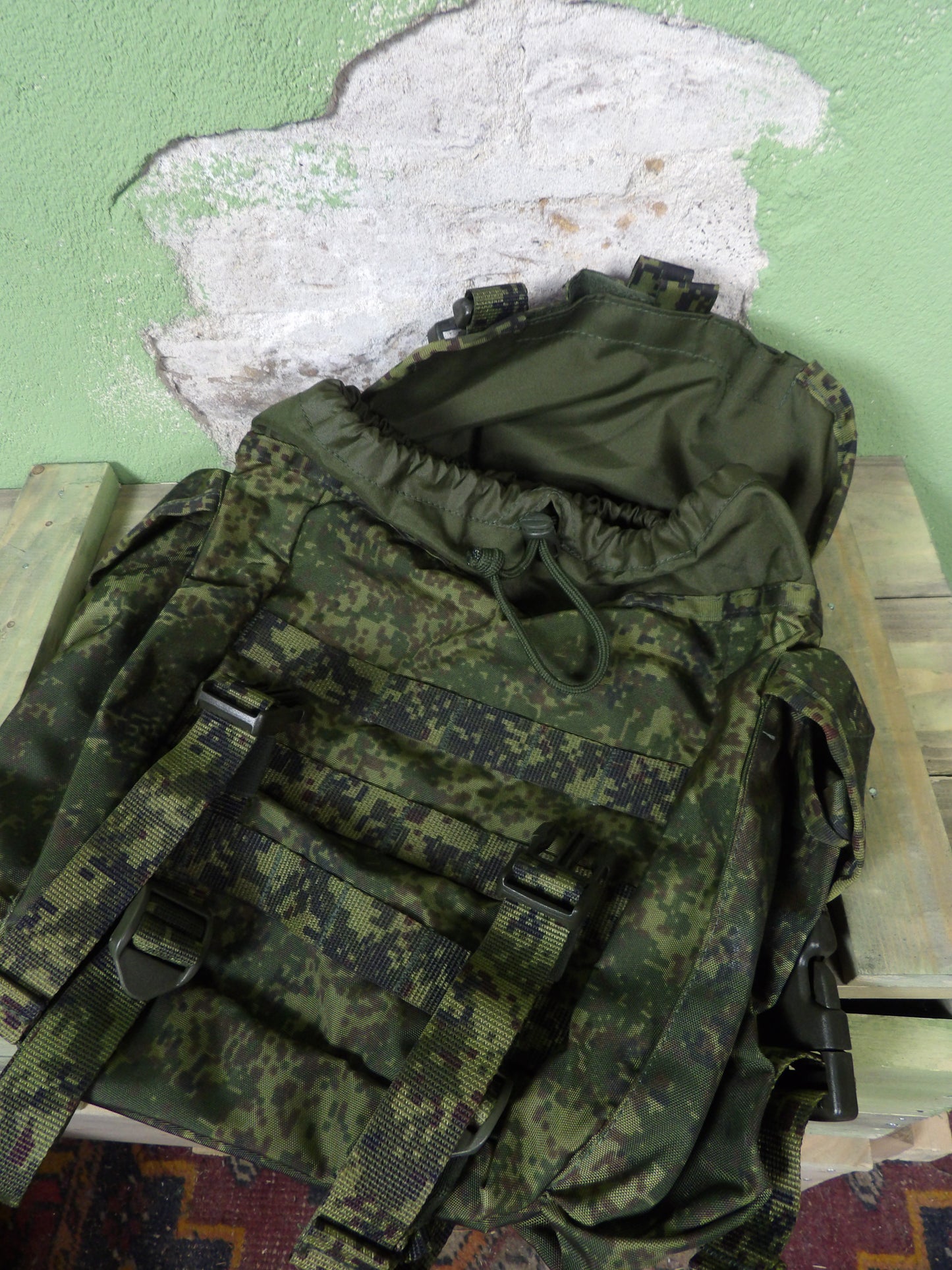 Unissued Russian EMR Techinkom 7L Molle Carry Pack EMR