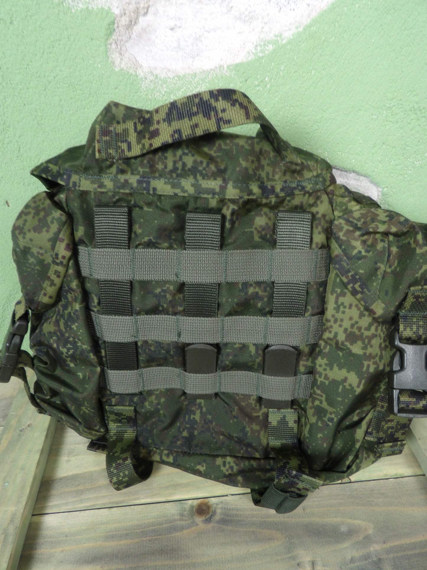 Unissued Russian EMR Techinkom 7L Molle Carry Pack EMR