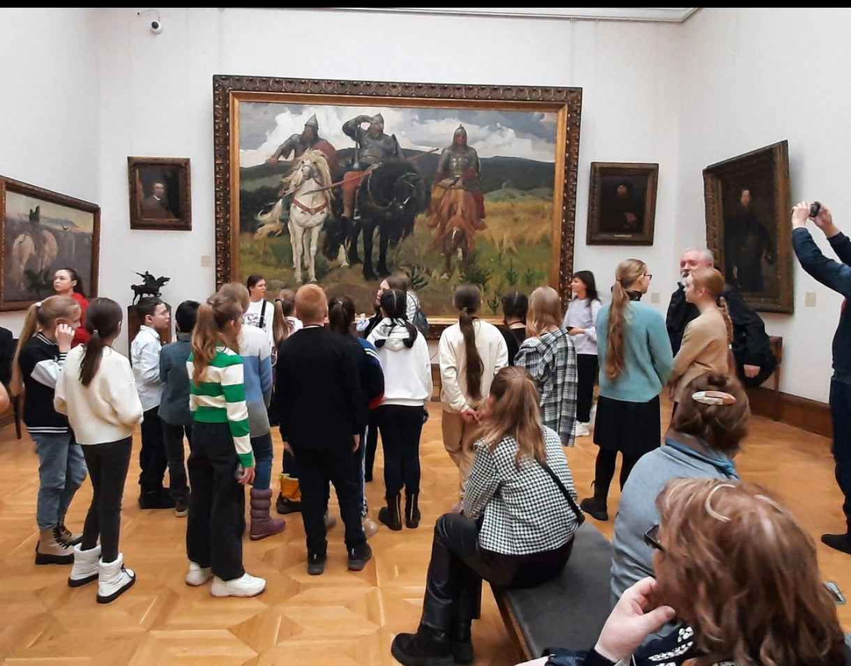 Russian Chocolate Candy Box Tretyakov Gallery "Bogatyrs"