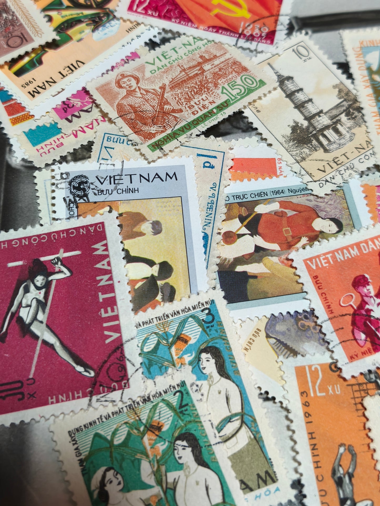 (NEW STOCK) Vietnam - Socialist & Wartime Issue Stamp Set (10 pcs)