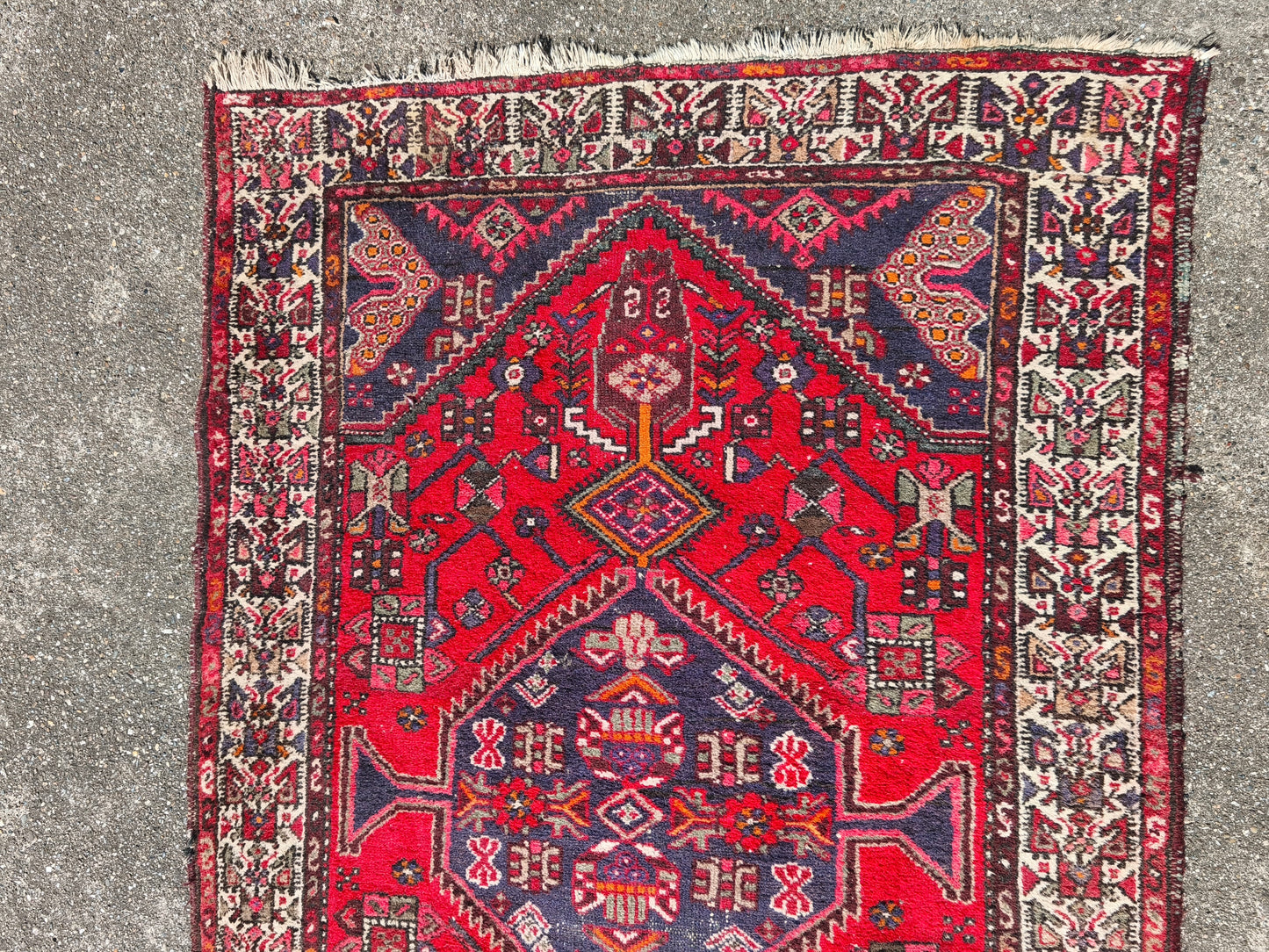 Used Iraqi Made "Hamadan" Carpet 202cmx132cm / 6,6x4,4 feet.