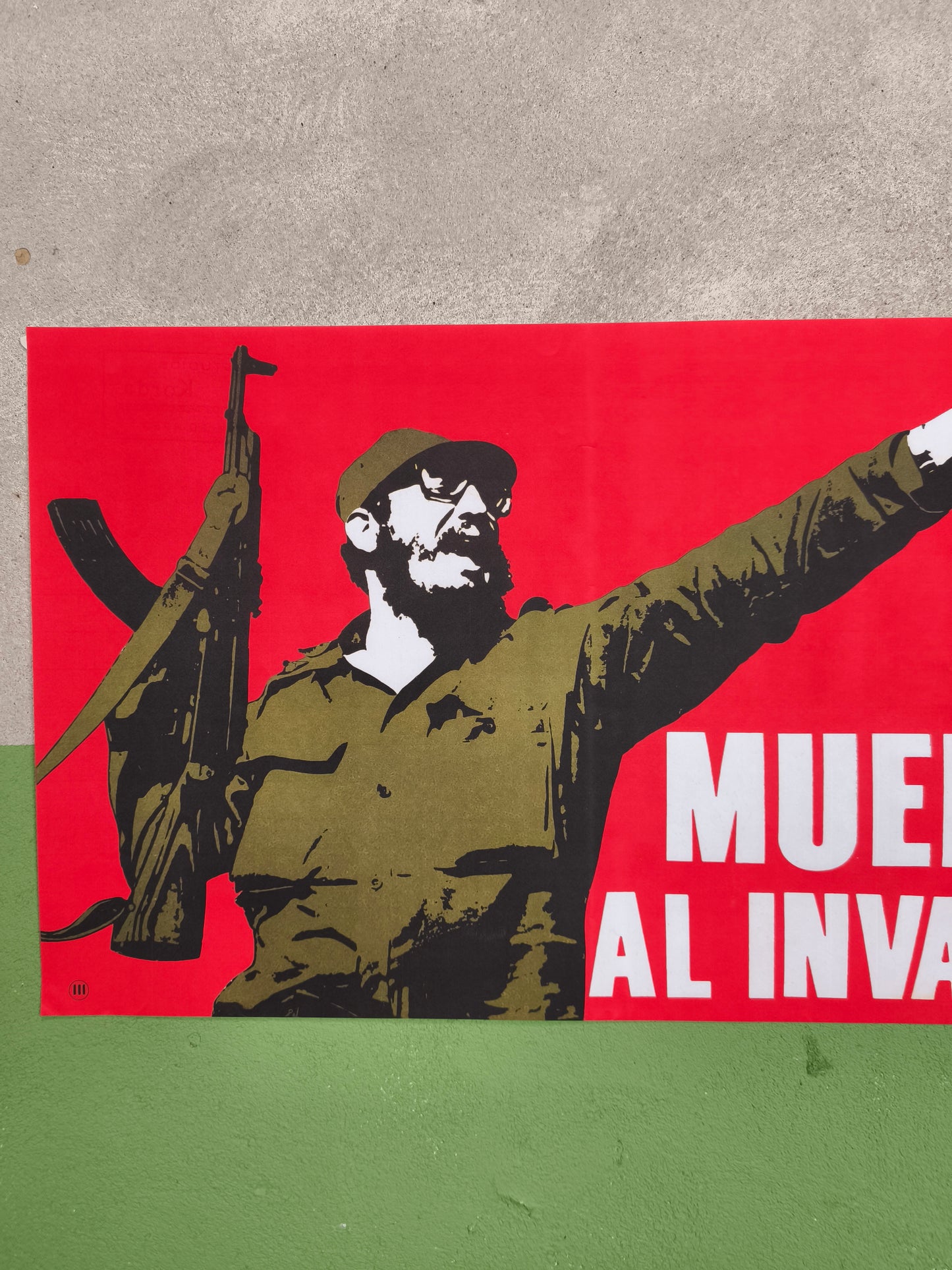 Poster: Fidel Castro "Muerte Al Invasor" Death To Invader 66x40cm / 26"x17"