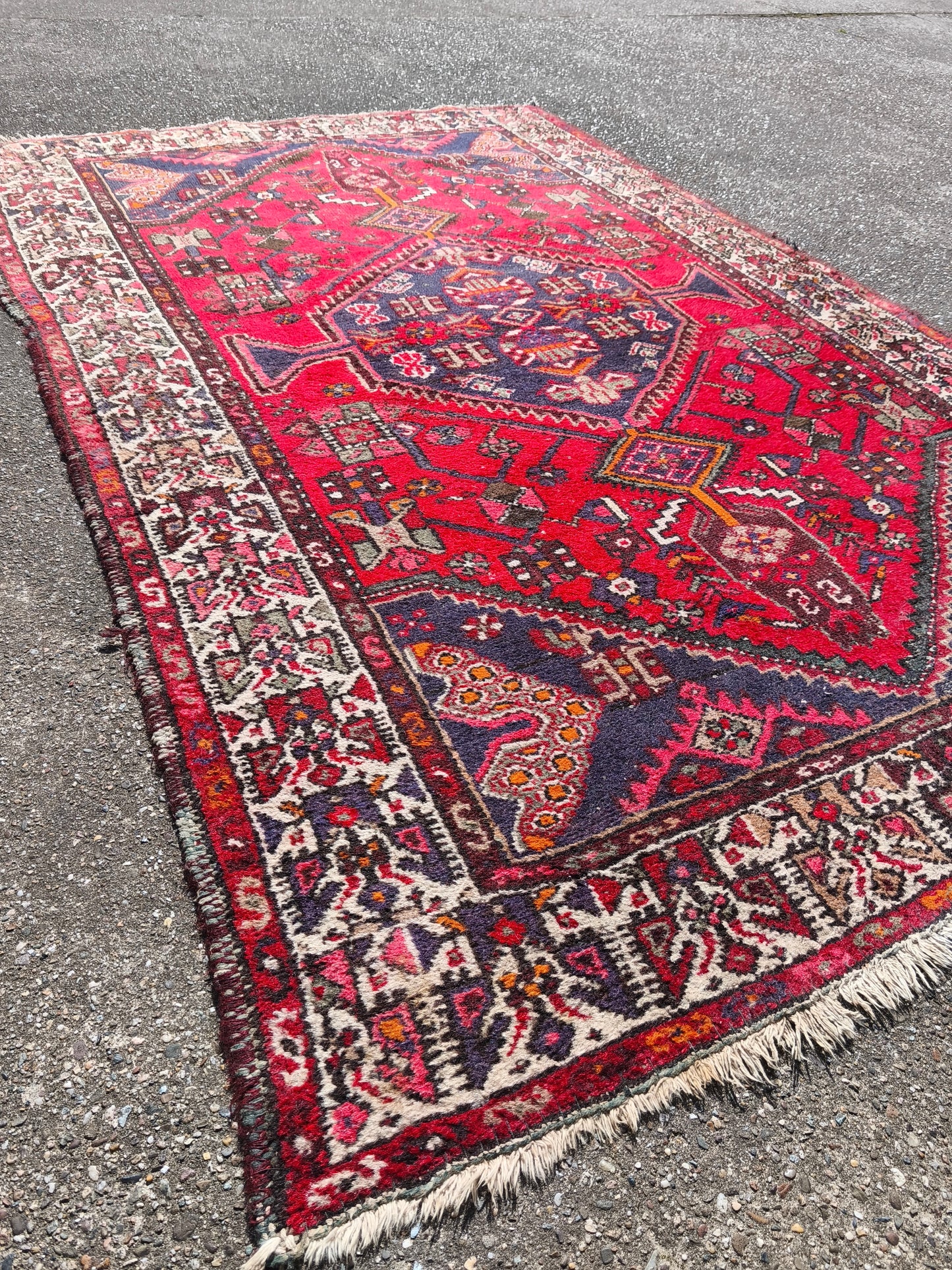 Used Iraqi Made "Hamadan" Carpet 202cmx132cm / 6,6x4,4 feet.