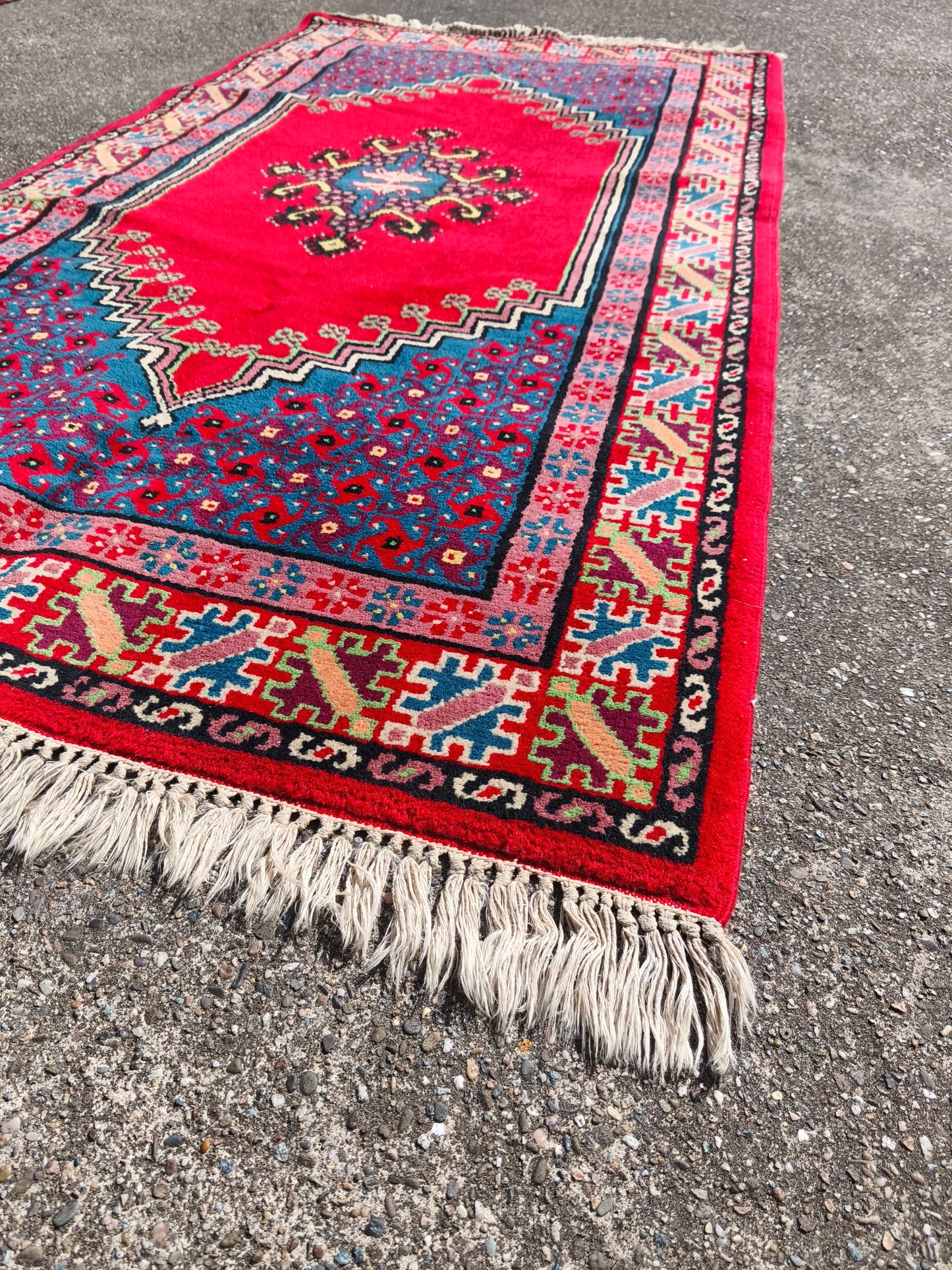 Used Tunesian Made Carpet 190cmx102cm / 6.2x3.34 feet