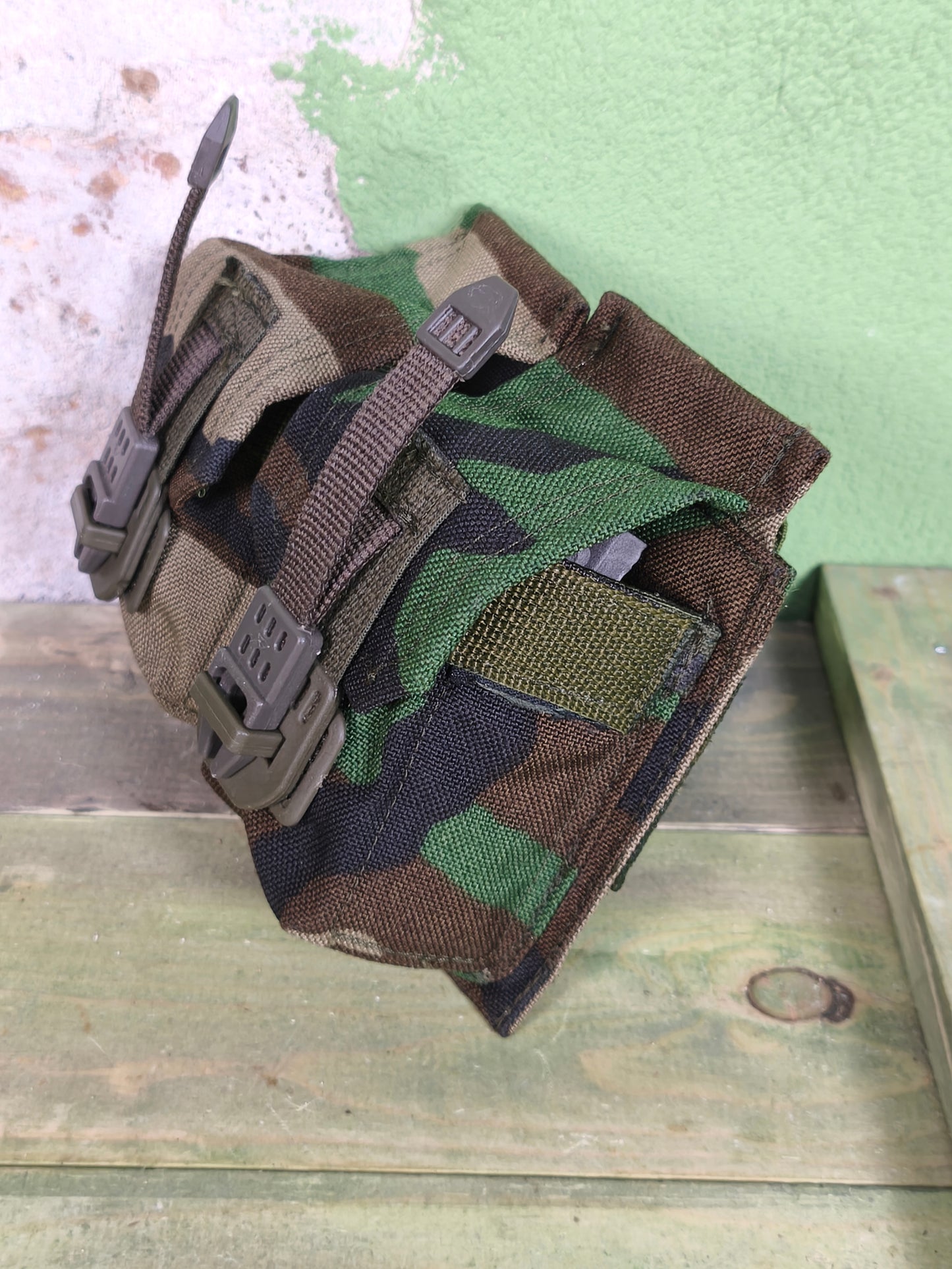 Unissued SRVV Pouch for 2 Grenades GP-Q-2