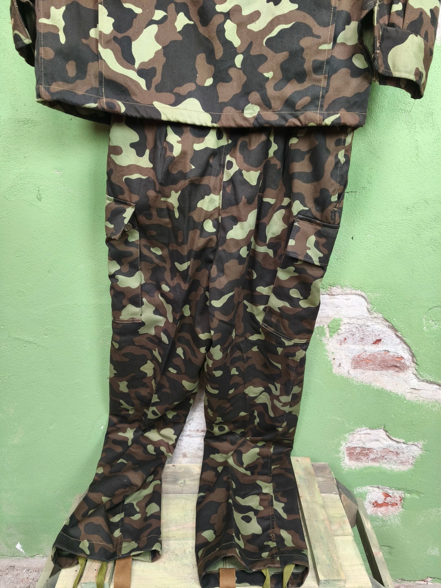 Unissued Ukrainian Dubok Uniform [48-5]