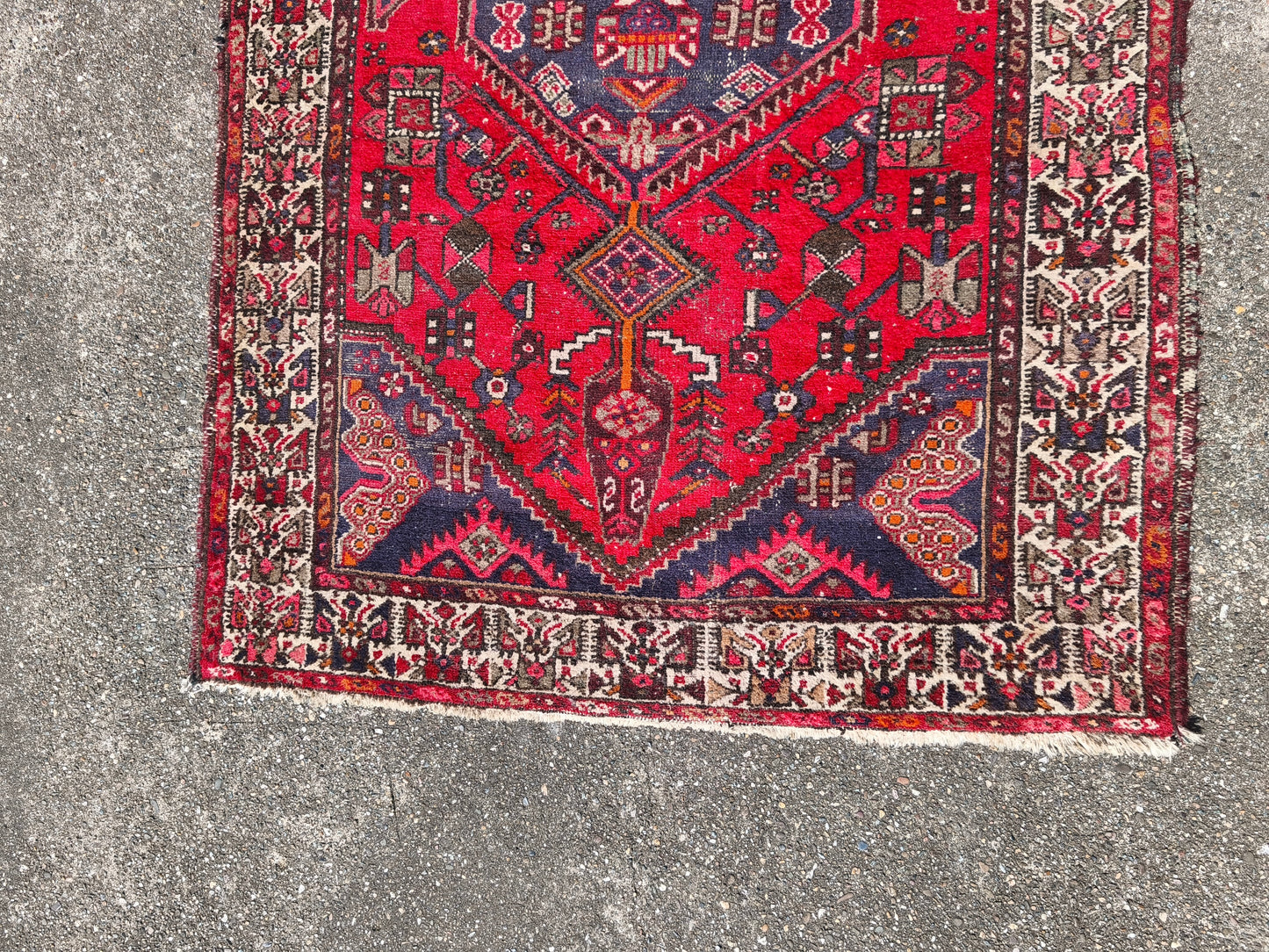 Used Iraqi Made "Hamadan" Carpet 202cmx132cm / 6,6x4,4 feet.